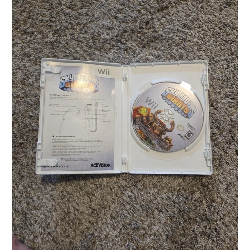 Skylanders Giants Nintendo Wii Video Game Activision with Manual CIB Bundle